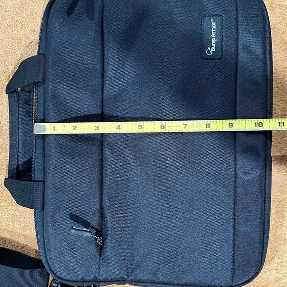 Bump Armor Laptop case 13”” Black NWT perfect size - Picture 9 of 10